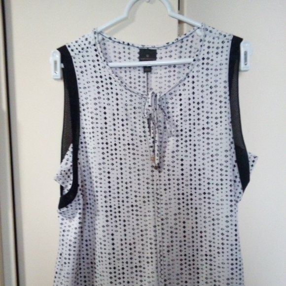 Women's Top - Picture 2 of 5